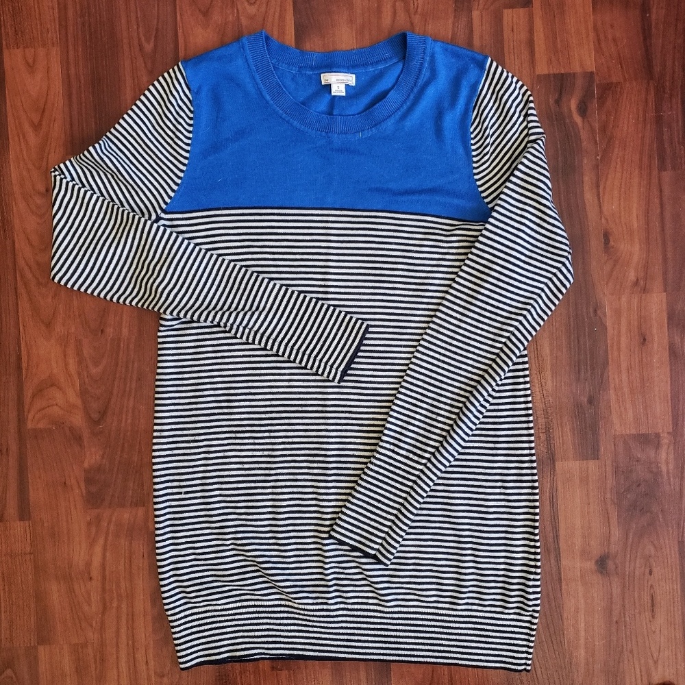 3/$25 Gap stripes color block sweater